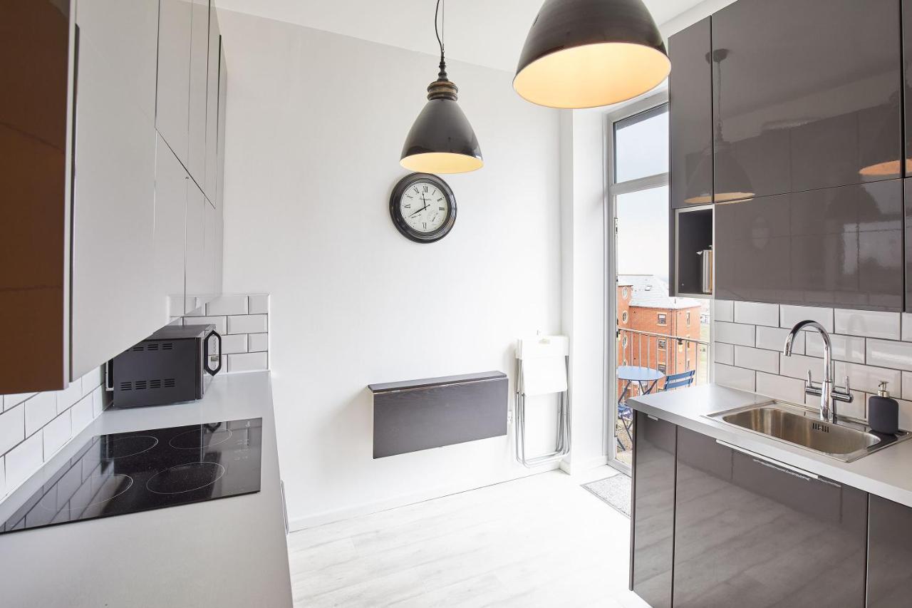 Host & - Boutique Balcony Apartment *