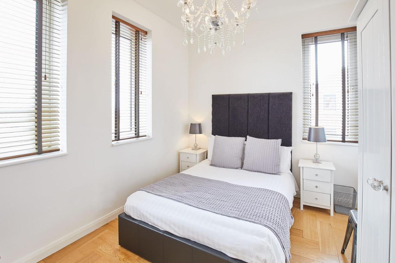 Host & - Boutique Balcony Apartment Whitby