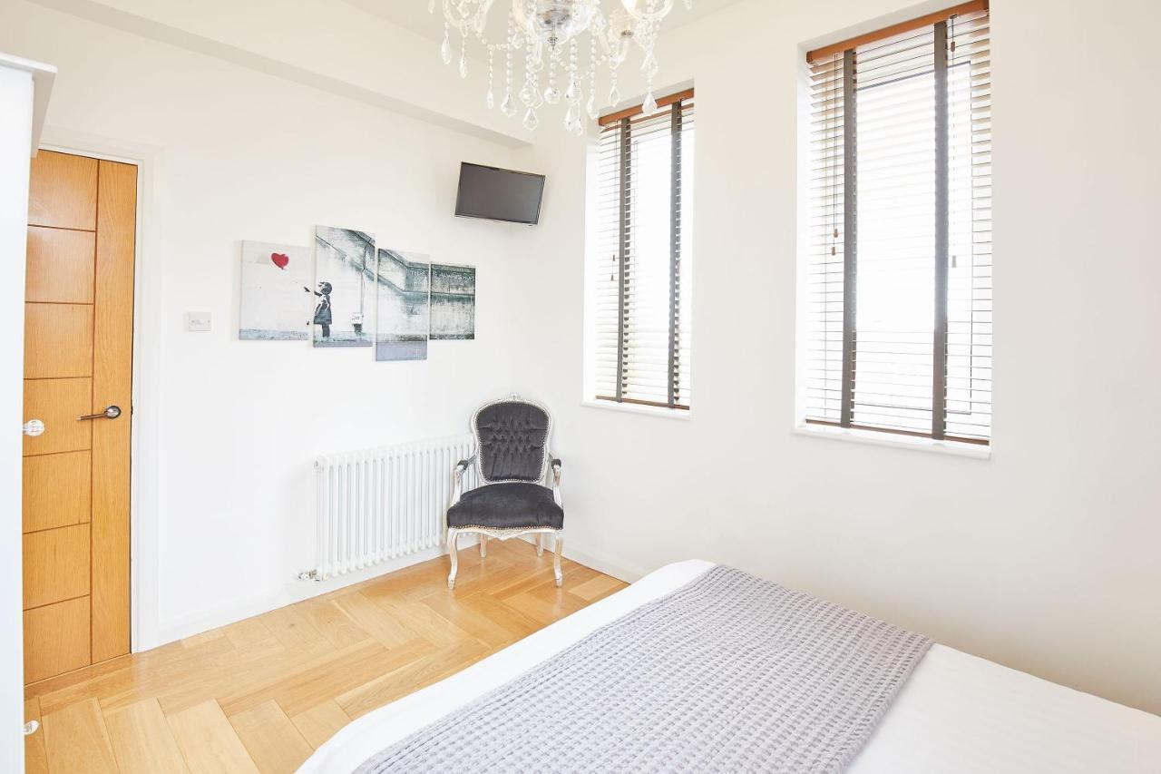 Host & - Boutique Balcony Apartment *